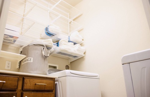 East Downtown Houston Casa | 3-Bedroom Modern TownHome With King Bed in Houston Downtown Area