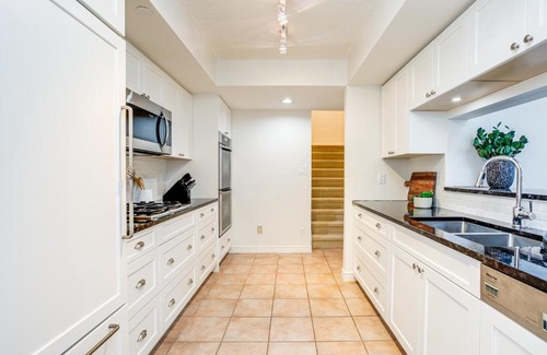 The Blue Mountains Apartamento | 3 Bedroom Mountain Walk Condo, Steps to Village