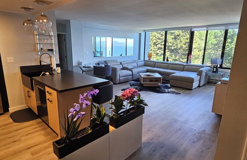 Brockway Condominio | 3-bedroom newly renovated condo with beautiful views of Lake Tahoe. Pet Friendly