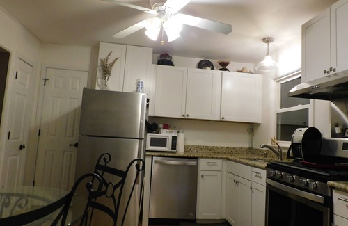 McHenry Casa | 3 Bedroom Oasis away from home by Downtown McHenry Dogs Welcome near Hospital