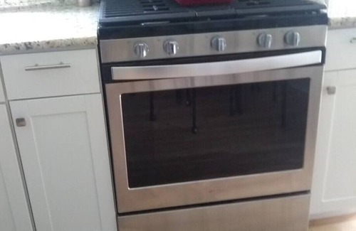 McHenry Casa | 3 Bedroom Oasis away from home by Downtown McHenry Dogs Welcome near Hospital