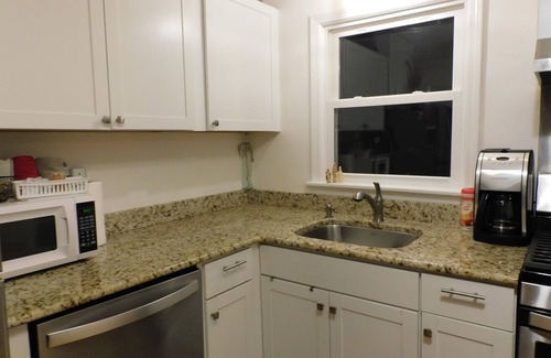 McHenry Casa | 3 Bedroom Oasis away from home by Downtown McHenry Dogs Welcome near Hospital