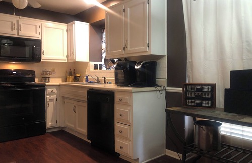Overland Park Casa | 3 bedroom oasis in a quiet community