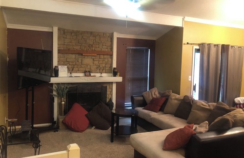 Overland Park Casa | 3 bedroom oasis in a quiet community