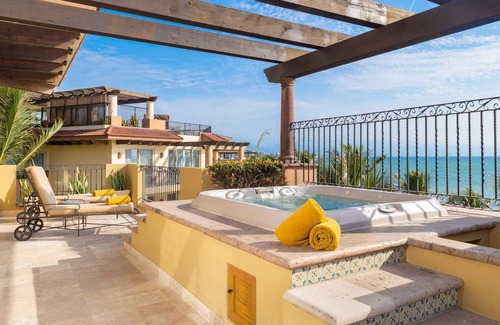 Flamingos Apartamento | 3 bedroom oceanfront suite with terrace, Jacuzzi and all the amenities