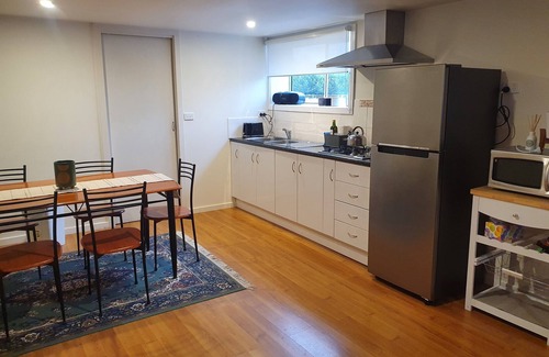 Kyneton Casa | 3 Bedroom Off-Grid Kyneton