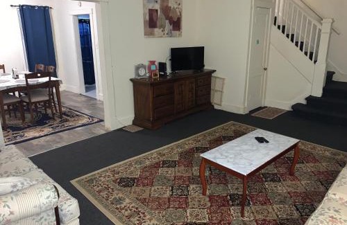 Charlton Heights Apartamento | 3 bedroom one bathroom townhouse - 20B Elm street Charlton Heights WV 25040