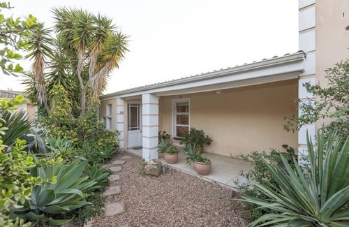 Durbanville Casa | Casa de fiestas de 3 dormitorios en la pintoresca zona de viñedos de Durbanville