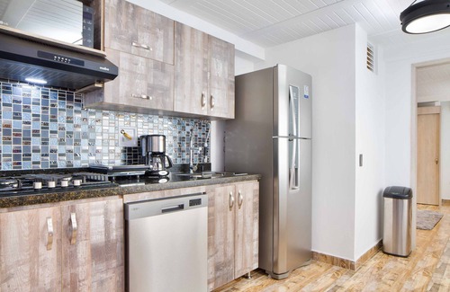 El Poblado Apartamento | 3 Bedroom Penthouse Sliding Roof Hot Tub AC