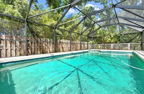 Braden River Casa | 3-bedroom pool house in Bradenton/Sarasota with fenced area for pets and kids