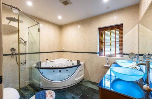 Nong Kae Casa | 3 Bedroom Pool Villa in Great Location CV3
