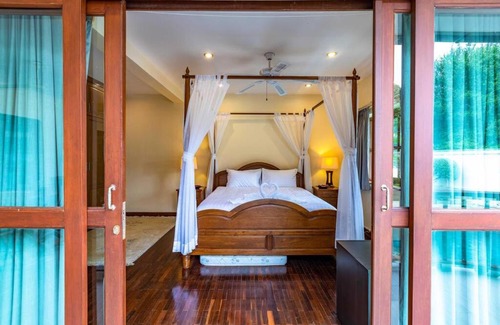 Nong Kae Casa | 3 Bedroom Pool Villa in Great Location CV3