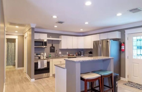 Highland City Apartamento | 3-bedroom Poolside Getaway