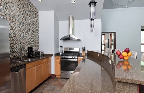 Lake Delton Condominio | 3 Bedroom Presidential Condo in Wisconsin Dells, at Sundara Cottages Resort!!