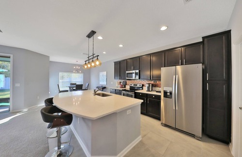 Northside Casa | Rancho de 3 dormitorios cerca del aeropuerto de Jax. Este encantador hogar está configurado para jugar o trabajar.