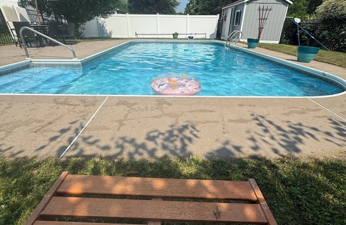 Burnt Hills Casa | 3 Bedroom Ranch with private inground pool just 12 mi. from SPAC and racetrack