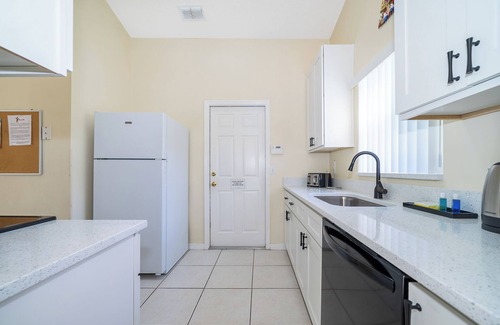 Crescent Lakes Casa | 3 Bedroom SF Pool Home-WiFi, Games Room, ROKU