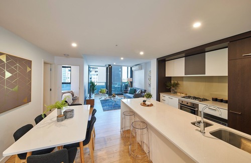 Southbank Apartamento | 3-bedroom Southbank Apartment: Walk to Crown Casino, Eureka Tower, & QV Garden