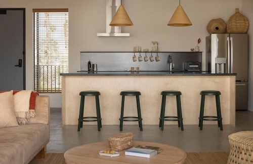 Downtown Palm Springs Hotel | 3 Bedroom Suite / Downtown Palm Springs / Full Kitchen and Living Area