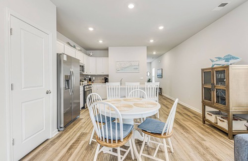 Ocean Isle Beach Casa | 3-bedroom townhome close to golf courses & beaches - Pets welcome, self-check-in