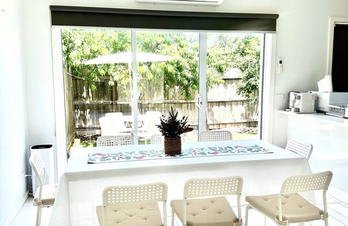 St. Albans Casa | 3-bedroom townhome in lovely St Albans, close to Melbourne airport with WiFi, AC
