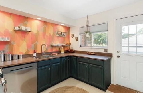 Grosse Pointe Casa | 3-bedroom townhome in brilliant Grosse Pointe with AC, WiFi Great location,