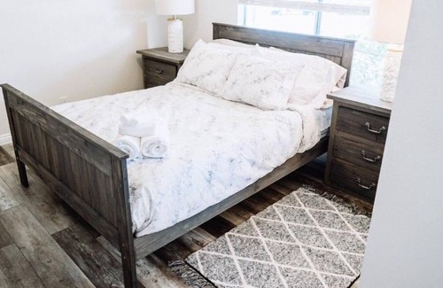 Cypress Casa | 3 Bedroom Townhome 209238 by Houzlet