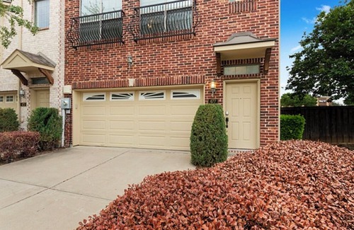 Lewisville Casa | 3-Bedroom Townhome in Lewisville with huge yard!