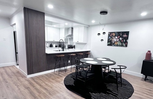 Addison Casa | 3-bedroom townhome in amazing location with WiFi, AC