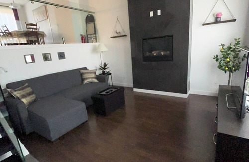 Airdrie Casa | 3-bedroom townhome in charming Airdrie with AC and tankless water heater