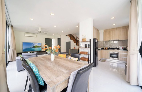 Choeng Thale Casa | 3-bedroom townhome in charming Tambon Choeng Thale with WiFi, AC