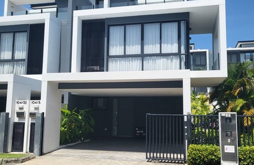 Choeng Thale Casa | 3-bedroom townhome in charming Tambon Choeng Thale with WiFi, AC