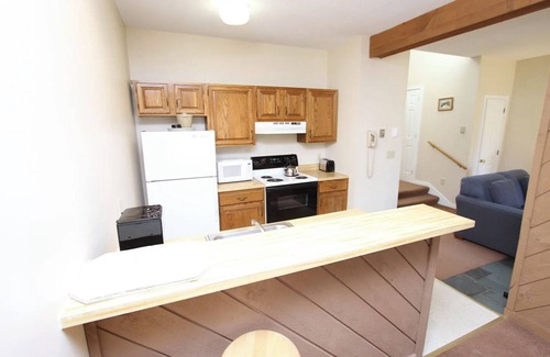 Plymouth Casa | 3-bedroom townhome in wonderful Ashland, NH with WiFi, AC