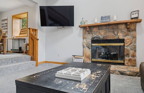 Cheat Lake Casa | 3 Bedroom Townhome next to Cheat Lake / Sunset Beach Marina!