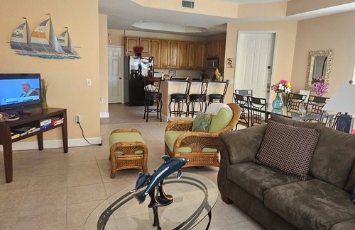 Biggar Casa | 3-bedroom townhome surrounded in Medical Campus