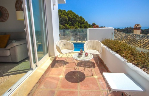 Istan Casa | 3 bedroom townhouse with great views and private plunge pool in Istan