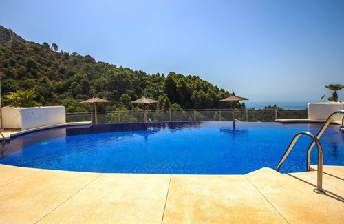Istan Casa | 3 bedroom townhouse with great views and private plunge pool in Istan