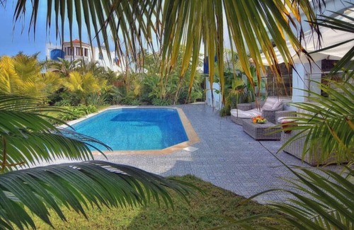Latchi Casa | 3 bedroom tropical villa on the the coastline-2min to the Beach!