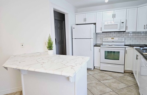 Moncton Casa | 3 Bedroom Upper unit House