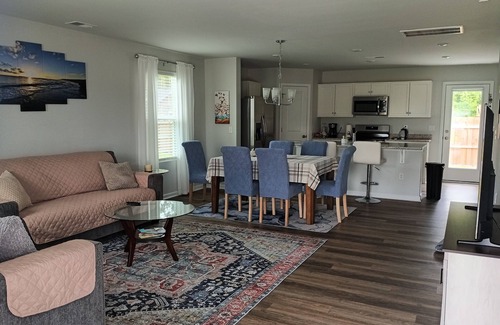 Southport Casa | 3-bedroom house in awesome Southport with WiFi, AC
