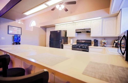 Sunrise Manor Casa | Espaciosa casa en lote de esquina area muy privada
