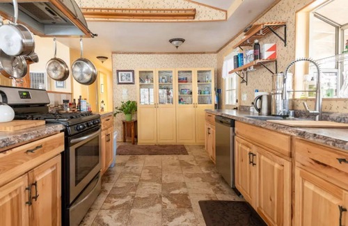 Tehachapi Casa | 3-bedroom vacation home just 10 minutes from Tehachapi