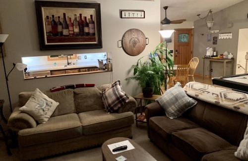 Orchard Homes Casa | 3-bedroom vacation home just 15 minutes from Bitterroot Valley