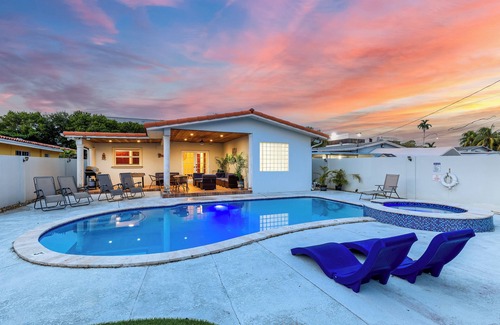 Ludlam Casa | 3-bedroom vacation home with pool, 9 minutes from major attractions