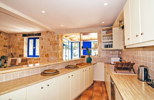 Porto Koukla Villa | Una villa con capacidad para 6 personas en 3 habitaciones.