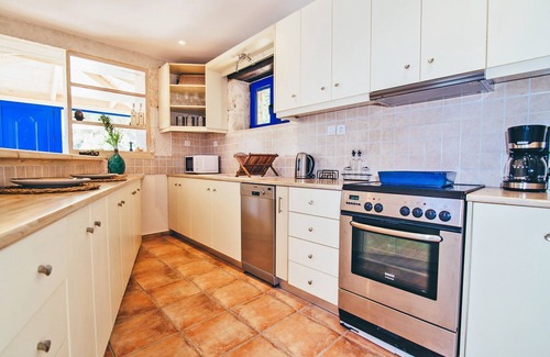 Porto Koukla Villa | Una villa con capacidad para 6 personas en 3 habitaciones.