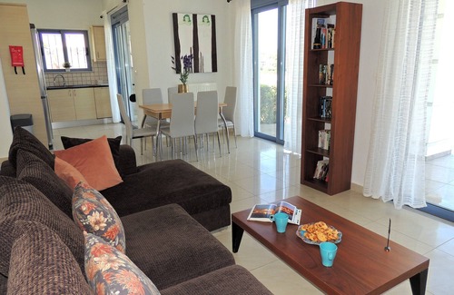 Apokoronas Villa | Villa de 3 dormitorios, piscina climatizada, impresionantes vistas al mar y montaña, cerca de la playa.
