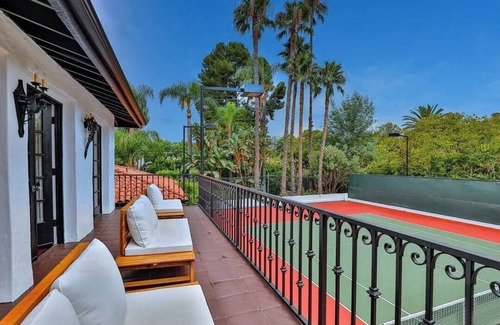 Sherman Oaks Villa | 3-bedroom villa in marvelous Los Angeles with 300 People Event Space.