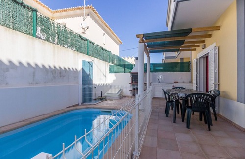 Manta Rota Chalet De Esquí | Villa de 3 dormitorios con piscina privada y wifi by AlgarveManta (25V3)