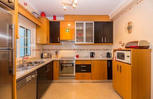 Manta Rota Chalet De Esquí | Vivienda V3 con Patio y WIFI by AlgarveManta (55V3)
